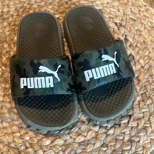 Puma boys camo slides size 12